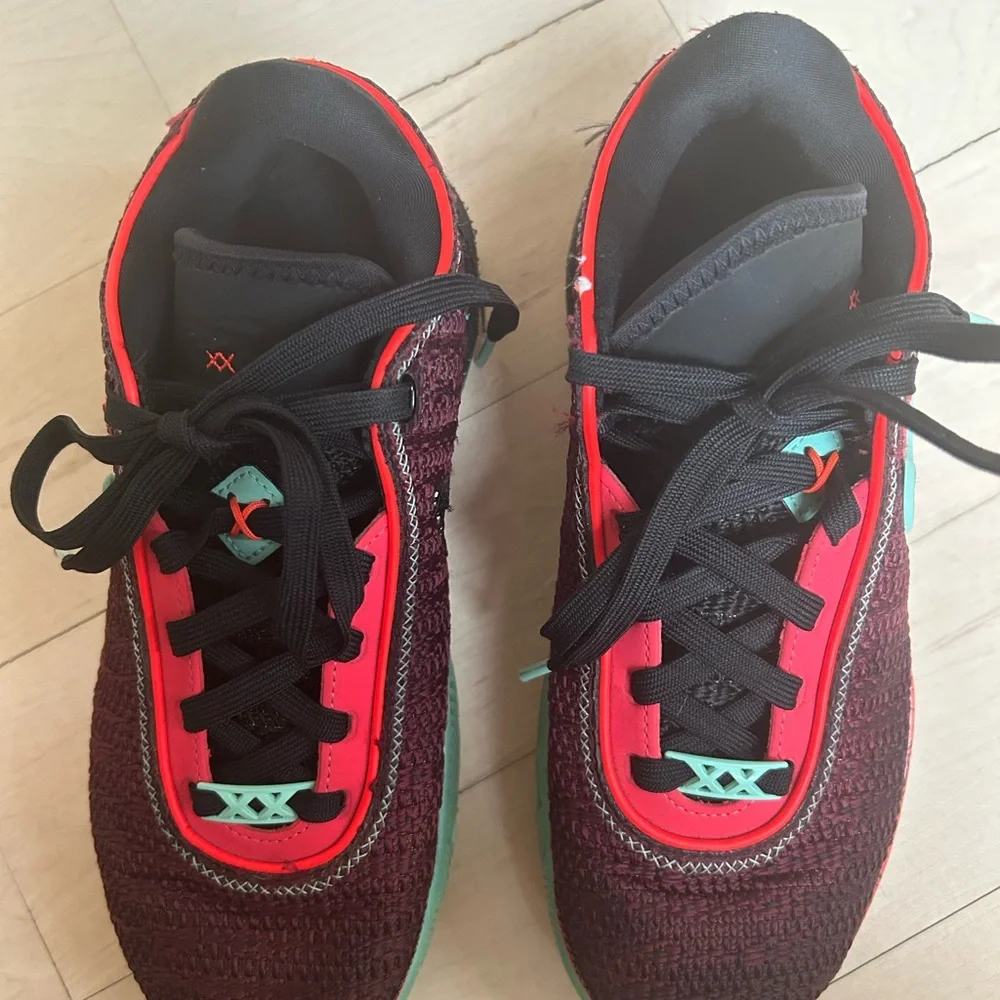 LeBron XX size 6.5 boys - Picture 1 of 5